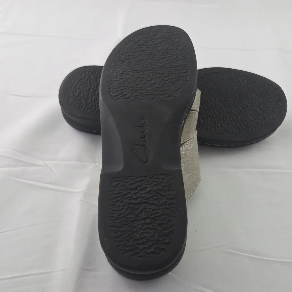 Clarks Sandals Womens 8 M Beige Leather Slide Comfort Coastal Grandmother